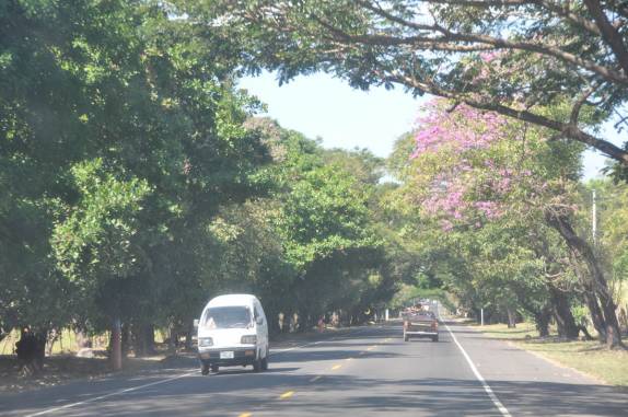 Estrada em El Salvador, próximo à San Miguel